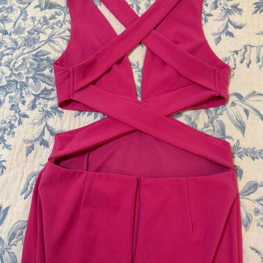 Showpo Anjie Maxi Dress in Fuchsia, plunge neckline, open criss cross back, sz 6